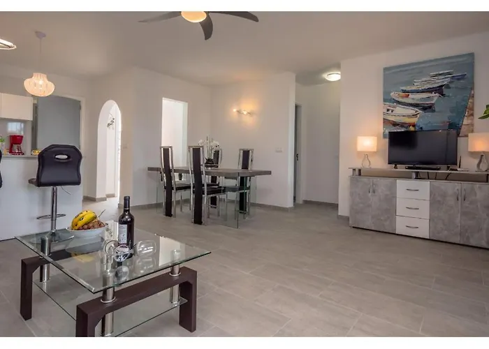 Nyaraló Puerto Chico Y *