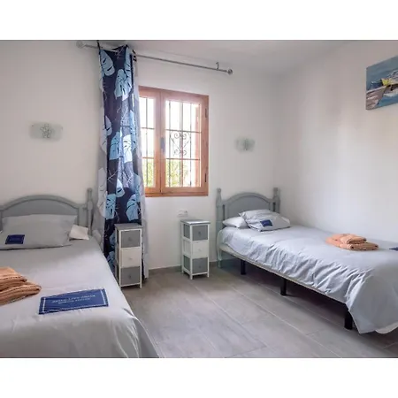 Puerto Chico Y Holiday home